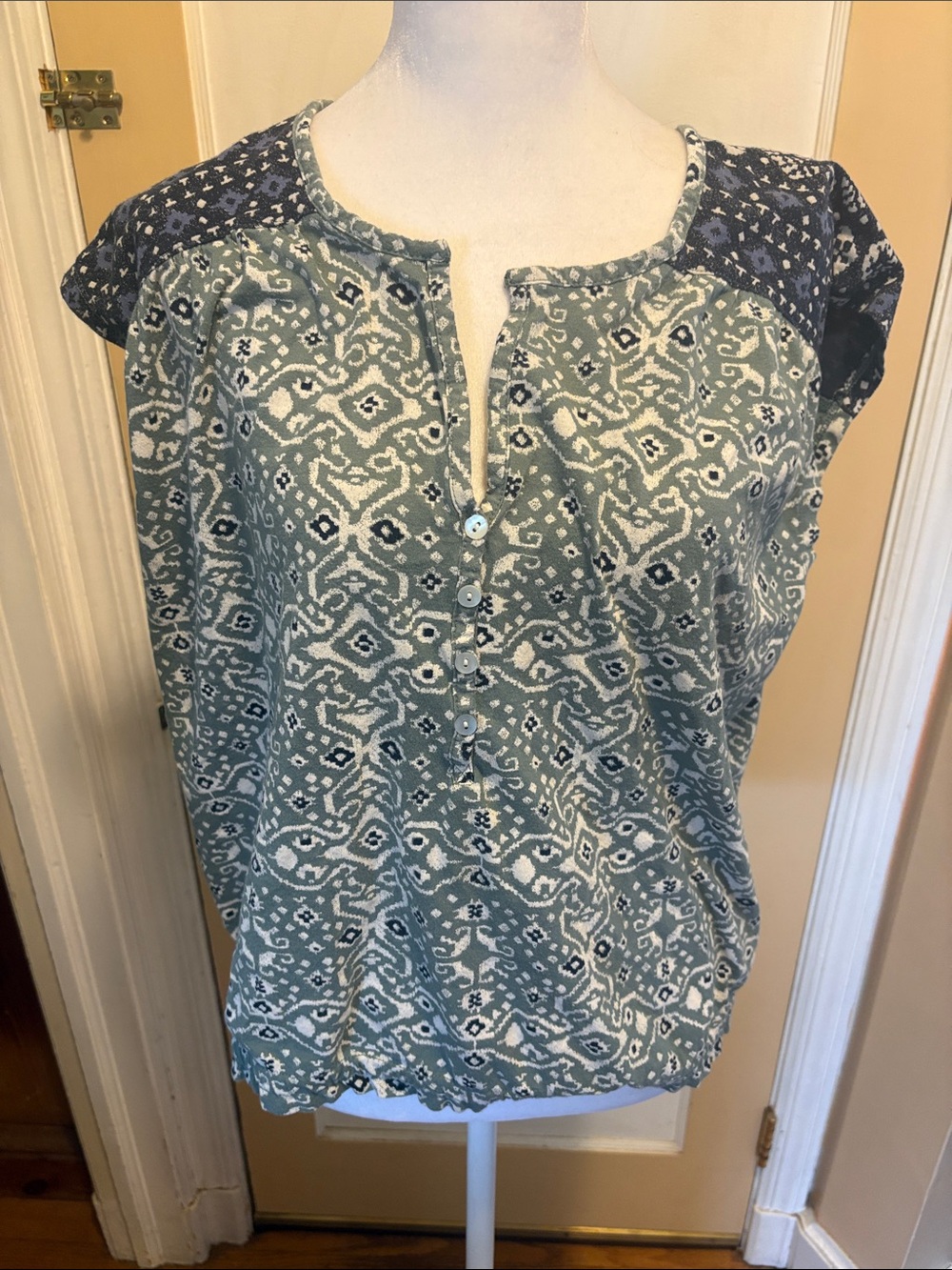 Women’s Patterned Cap-Sleeve Henley Top in Teal and Navy